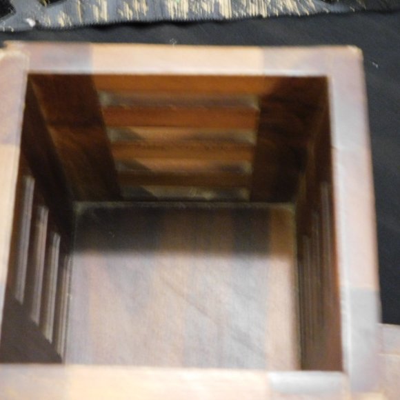 Wooden Tissue box - Picture 4 of 8